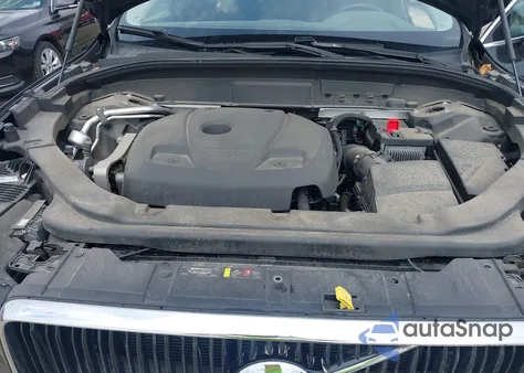 2021 Volvo Xc60 T5 Momentum z USA, uszkodzony, nr VIN YV4102RKXM1739748